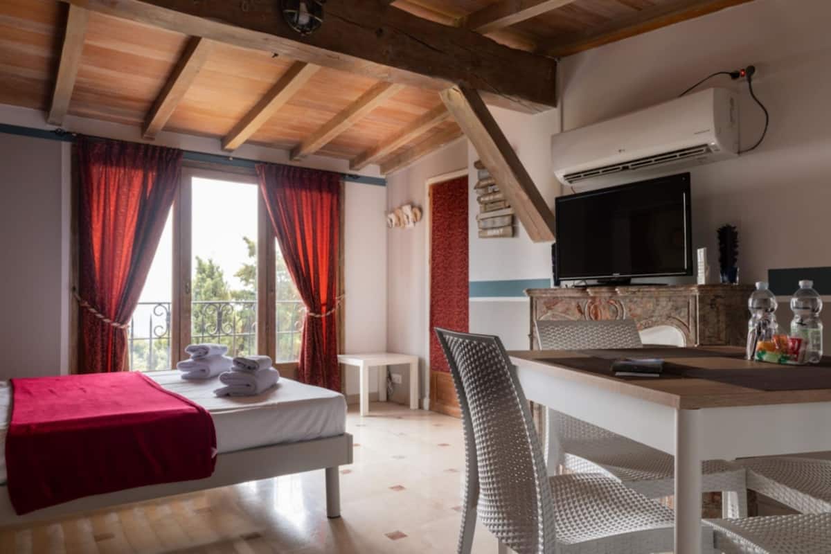 Studio, Sea View | In-room safe, blackout curtains, iron/ironing board, free WiFi
