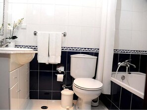 Vòi sen/bồn tắm kết hợp, đồ dùng nhà tắm miễn phí, máy sấy tóc 