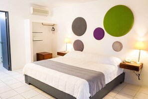 Individually decorated, laptop workspace, blackout curtains - TRYP by Wyndham Chetumal (Chetumal)