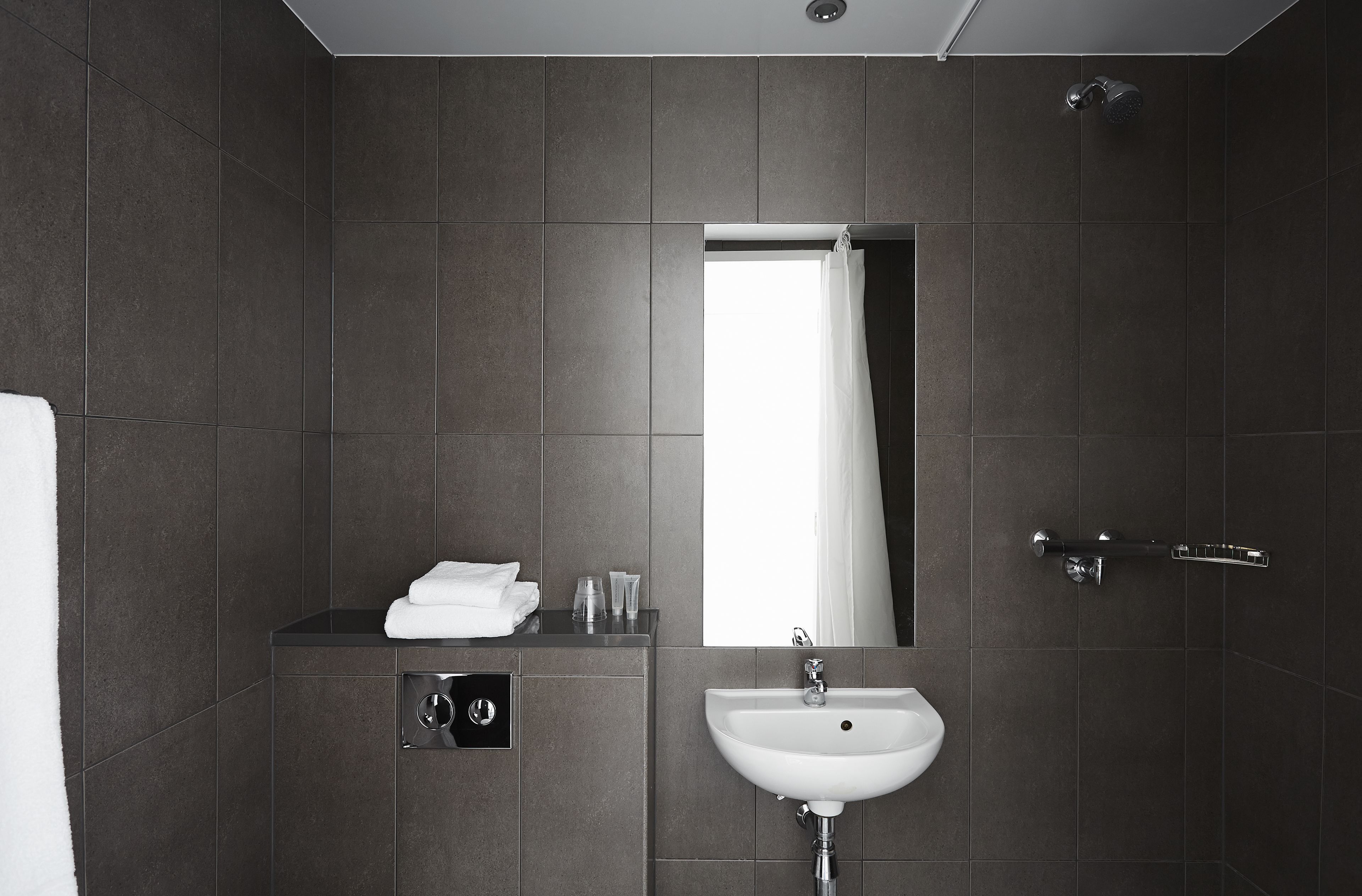 free toiletries, towels