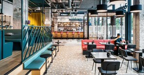 Breakfast, lunch, dinner served; international cuisine  - The Social Hub Rotterdam (Rotterdam)