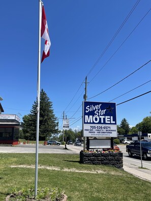 Front of property - Silverstar Motel (Midland)