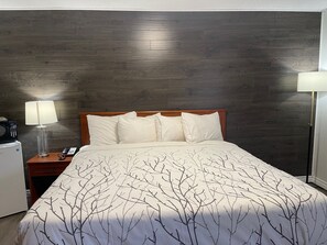 Individually furnished, desk, iron/ironing board, free WiFi - Silverstar Motel (Midland)