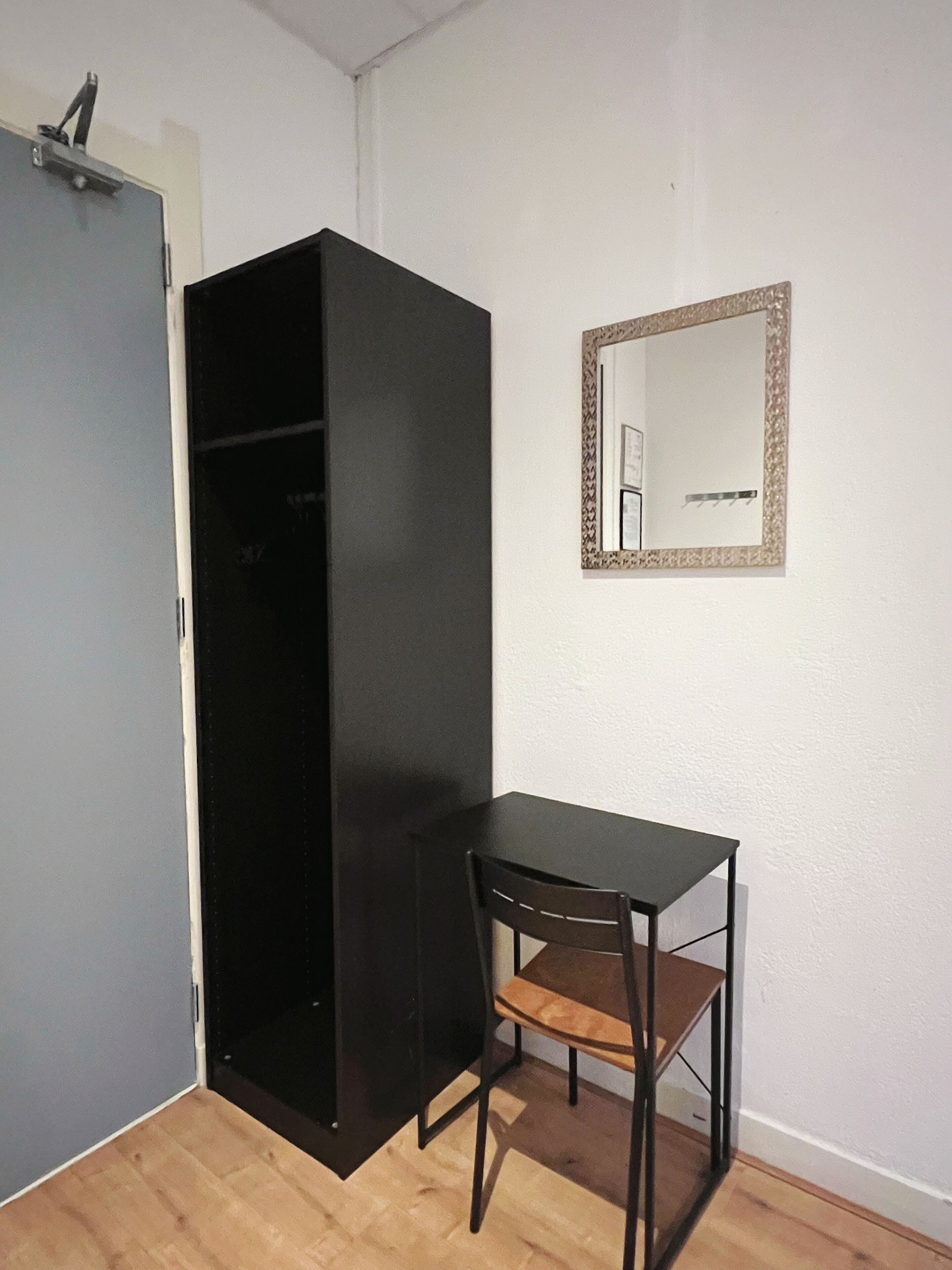 Desk, free WiFi, bed sheets