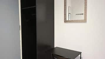 1 bedroom, desk, free WiFi, bed sheets