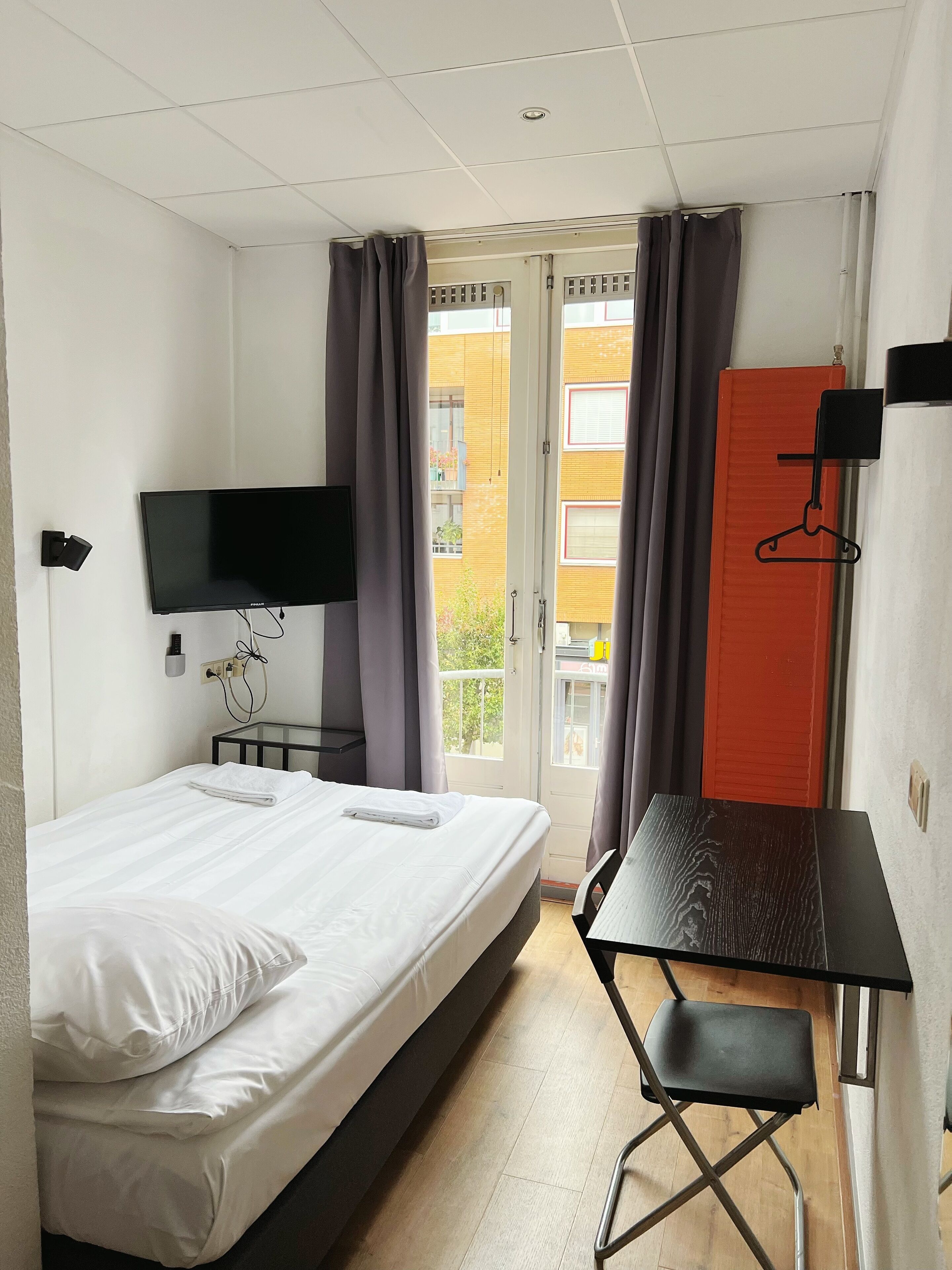 Eenvoudige kamer, 1 twijfelaar | Een bureau, gratis wifi, beddengoed