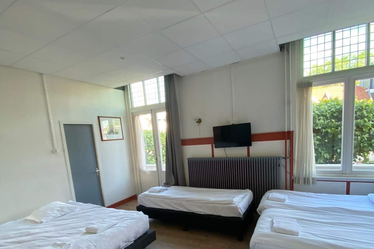 1 bedroom, desk, free WiFi, bed sheets
