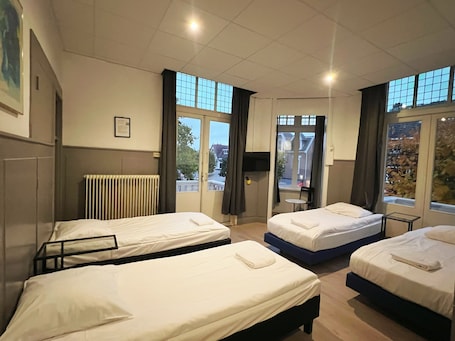 Quadruple Room | 1 bedroom, desk, free WiFi, bed sheets