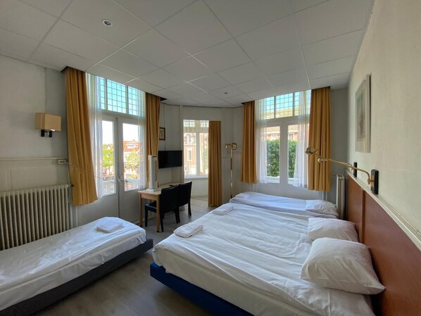 1 bedroom, desk, free WiFi, bed sheets
