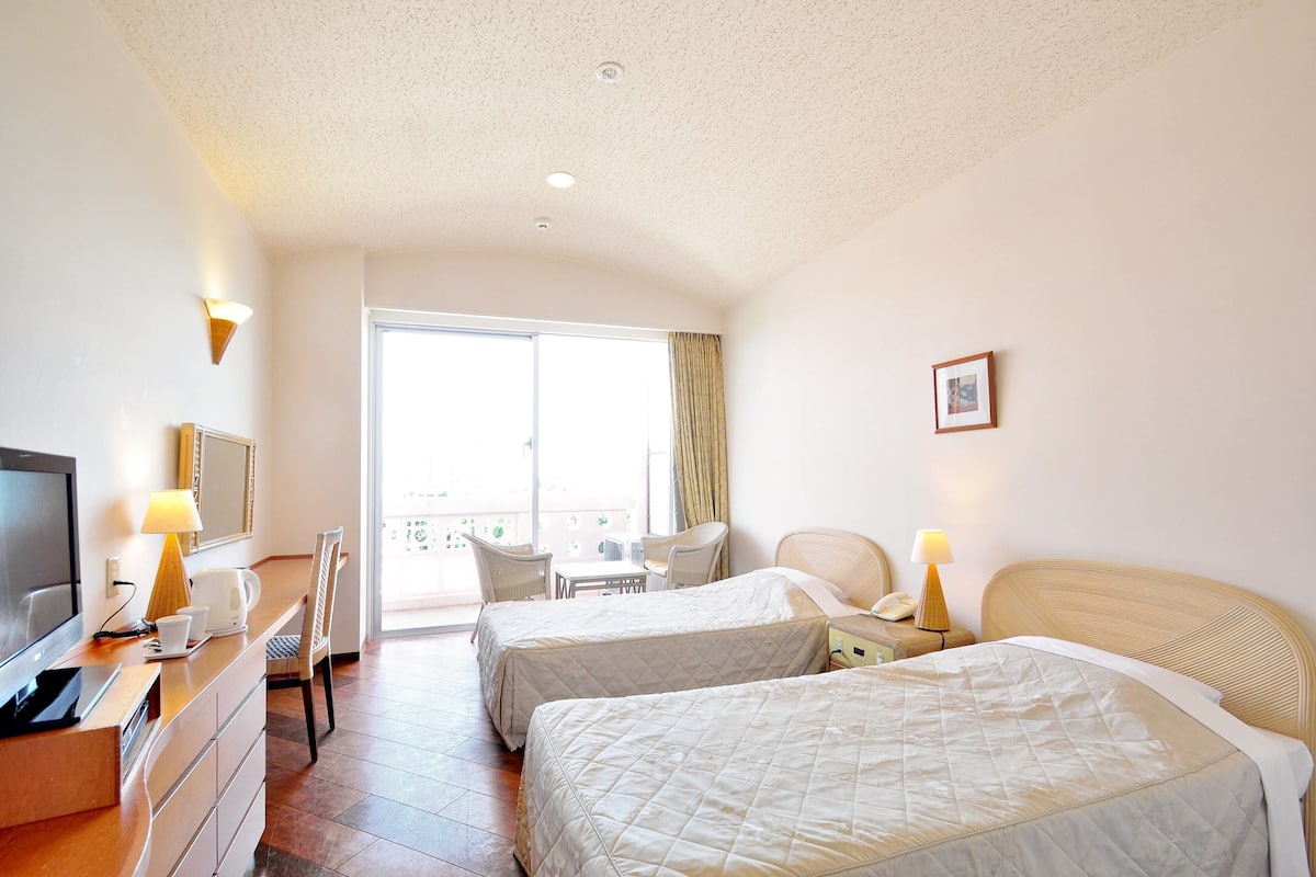 Coffres-forts dans les chambres, draps fournis