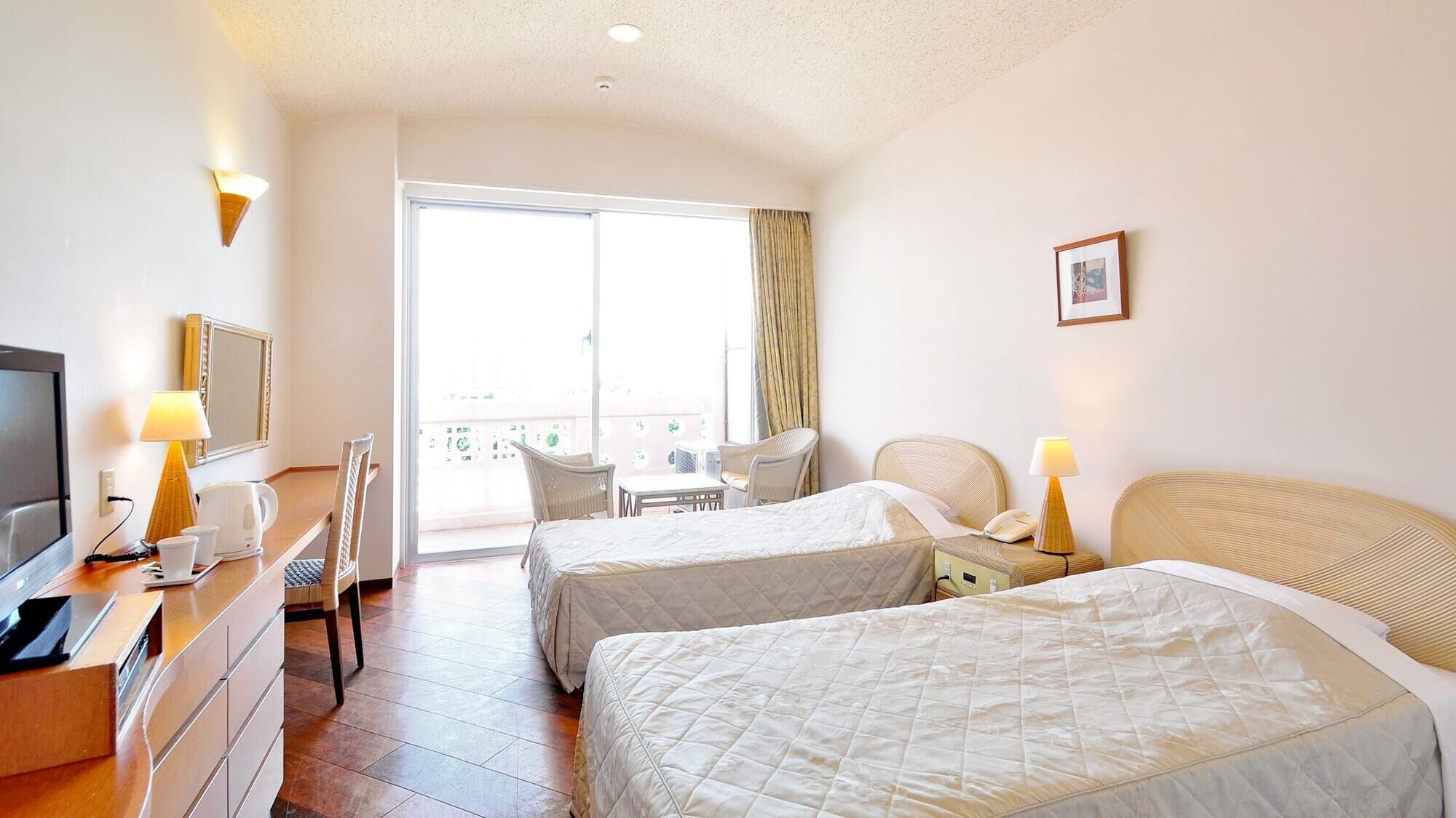 In-room safe, bed sheets