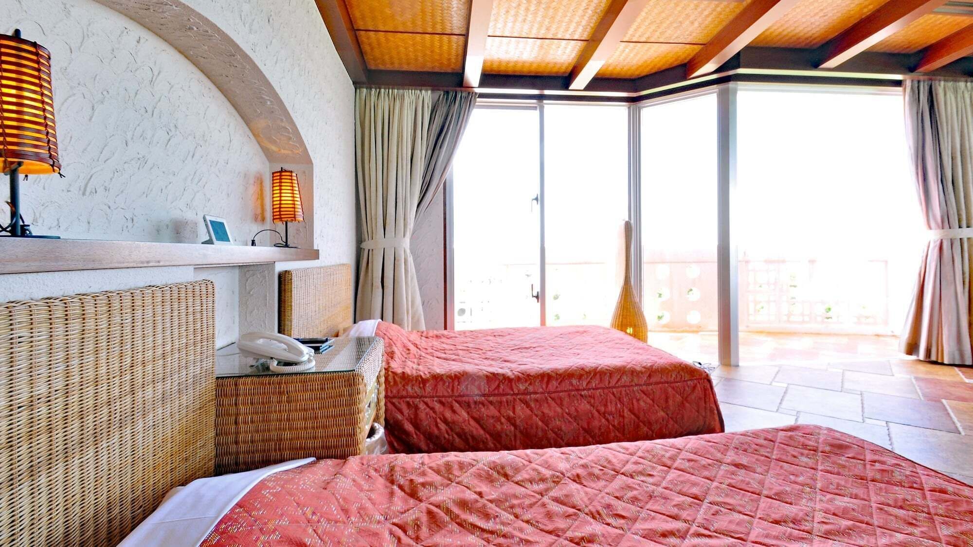 In-room safe, bed sheets