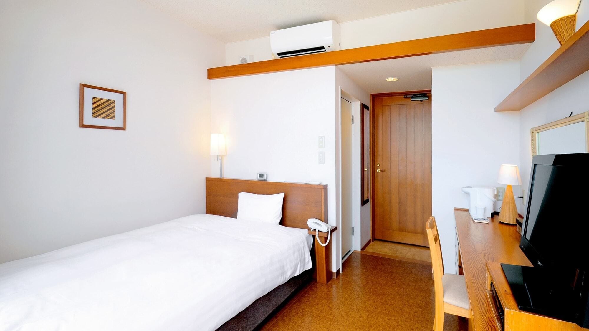 In-room safe, bed sheets