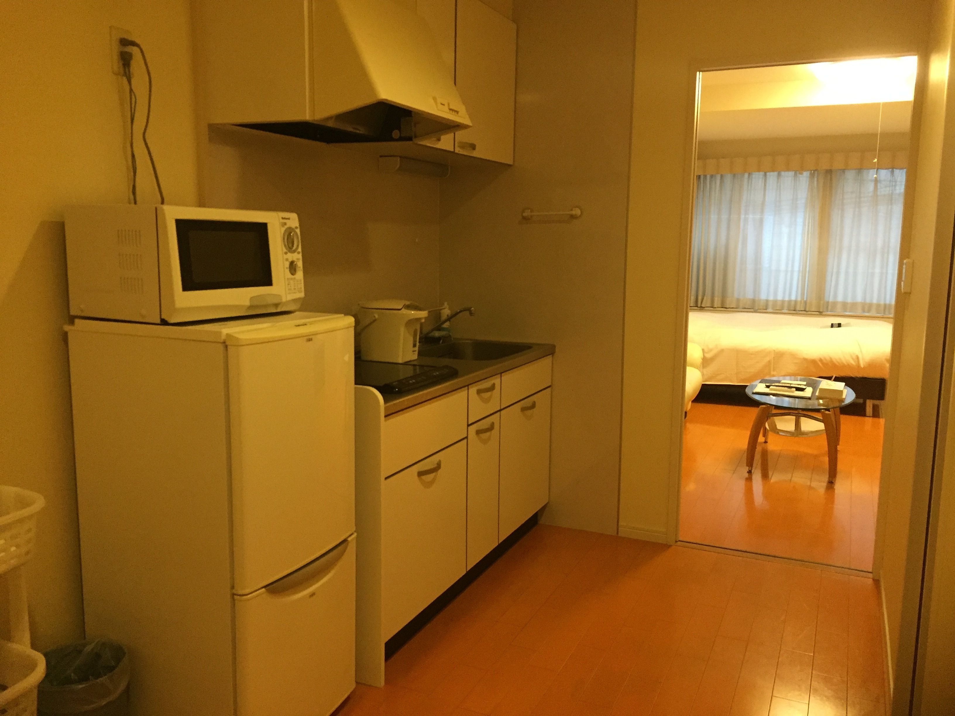 standard double room, 1 double bed, non smoking | private kitchen | full-sized fridge, microwave, stovetop, cookware/dishes/utensils