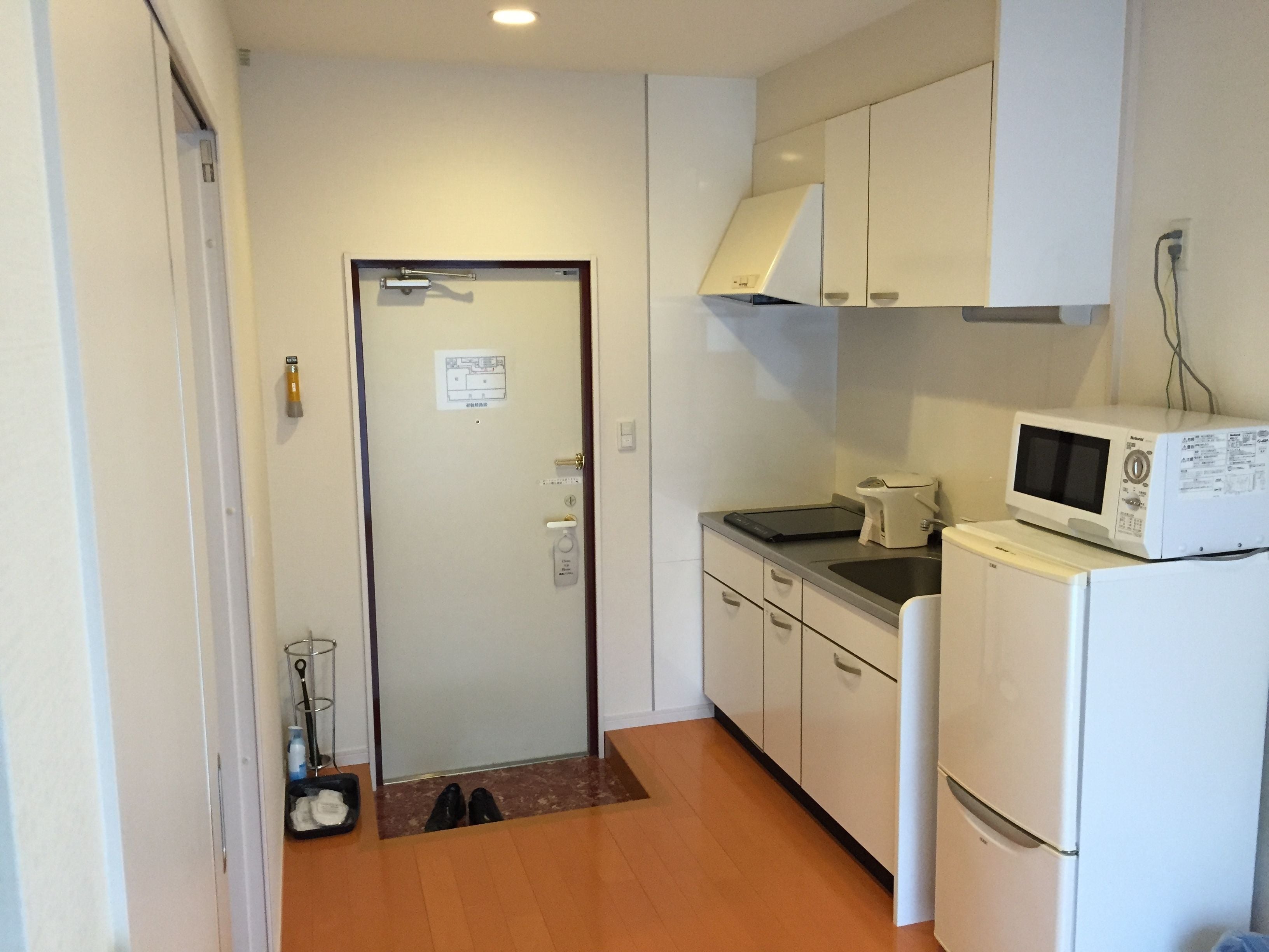 family room, non smoking | private kitchen | full-sized fridge, microwave, stovetop, cookware/dishes/utensils