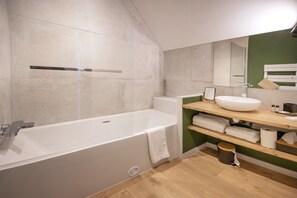 Classic-Zimmer | Badezimmer | Kostenlose Toilettenartikel, Haartrockner, Handtücher