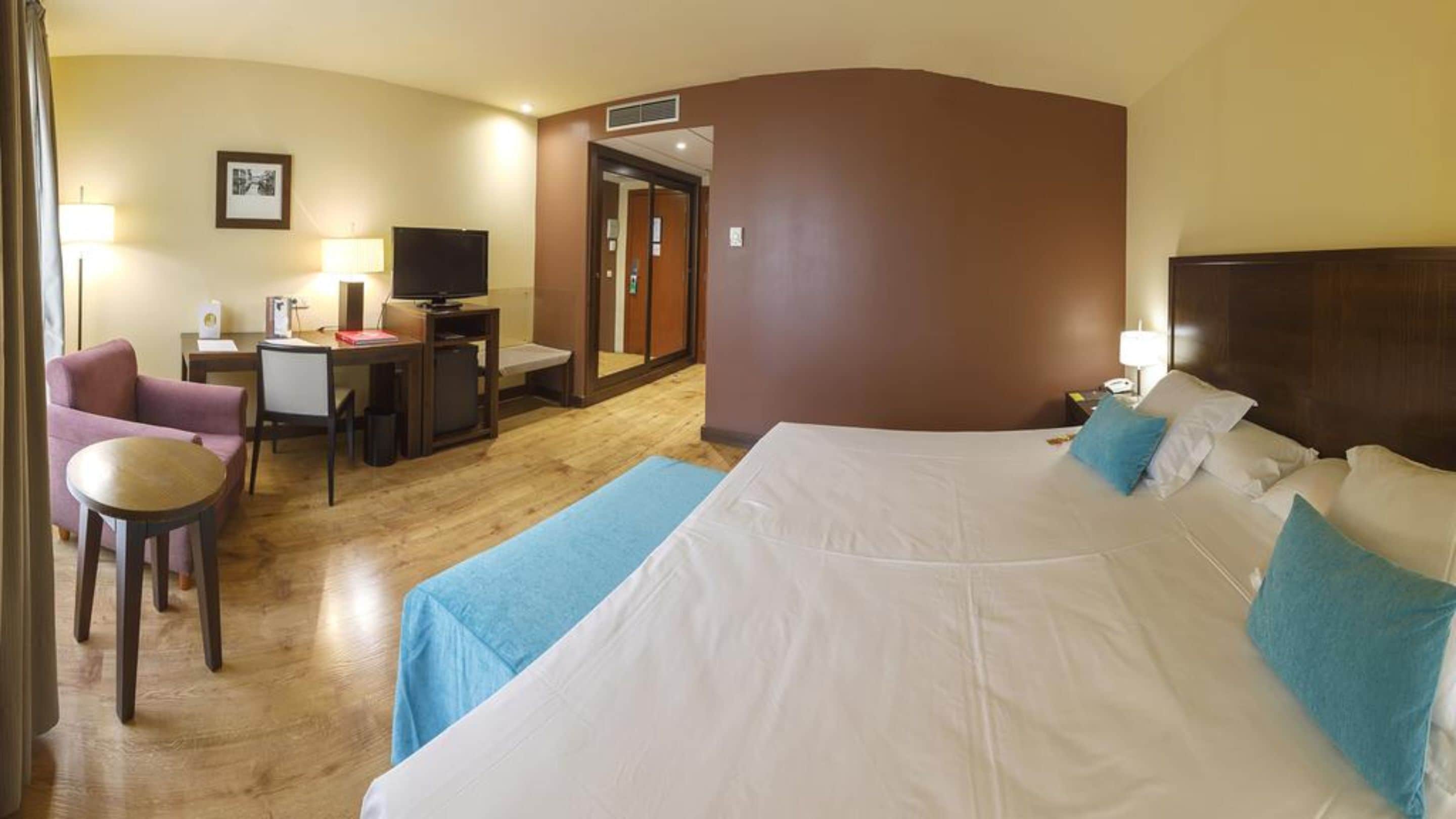 superior room | down duvets, minibar, in-room safe, desk