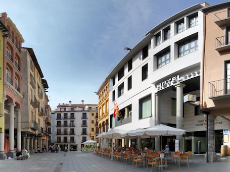Exterior. Grand Hotel Ciudad De Barbastro
