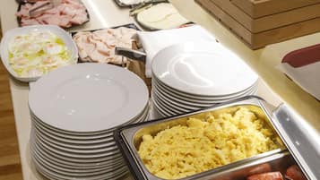 Se ofrece un desayuno bufé (10 EUR por persona)