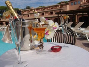 Poolside bar - Corte dei Tusci Village Palace Hotel (Scarlino)