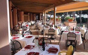 Breakfast, lunch, dinner served; Mediterranean cuisine  - Corte dei Tusci Village Palace Hotel (Scarlino)