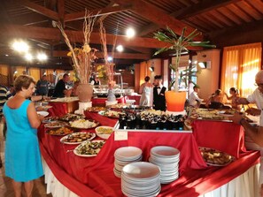 Breakfast, lunch and dinner served  - Corte dei Tusci Village Palace Hotel (Scarlino)
