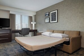 Suite, 1 soverom | Safe på rommet, skrivebord og skrivebord for bærbar PC