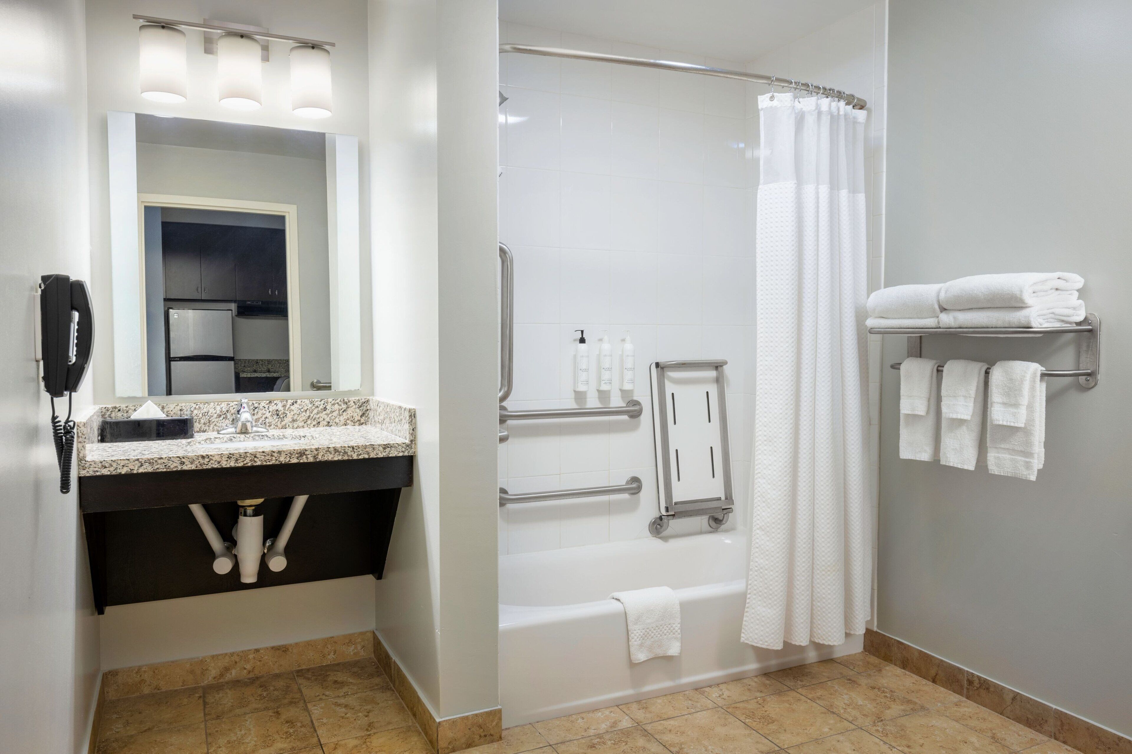 suite, 2 bedrooms | bathroom | hair dryer, towels