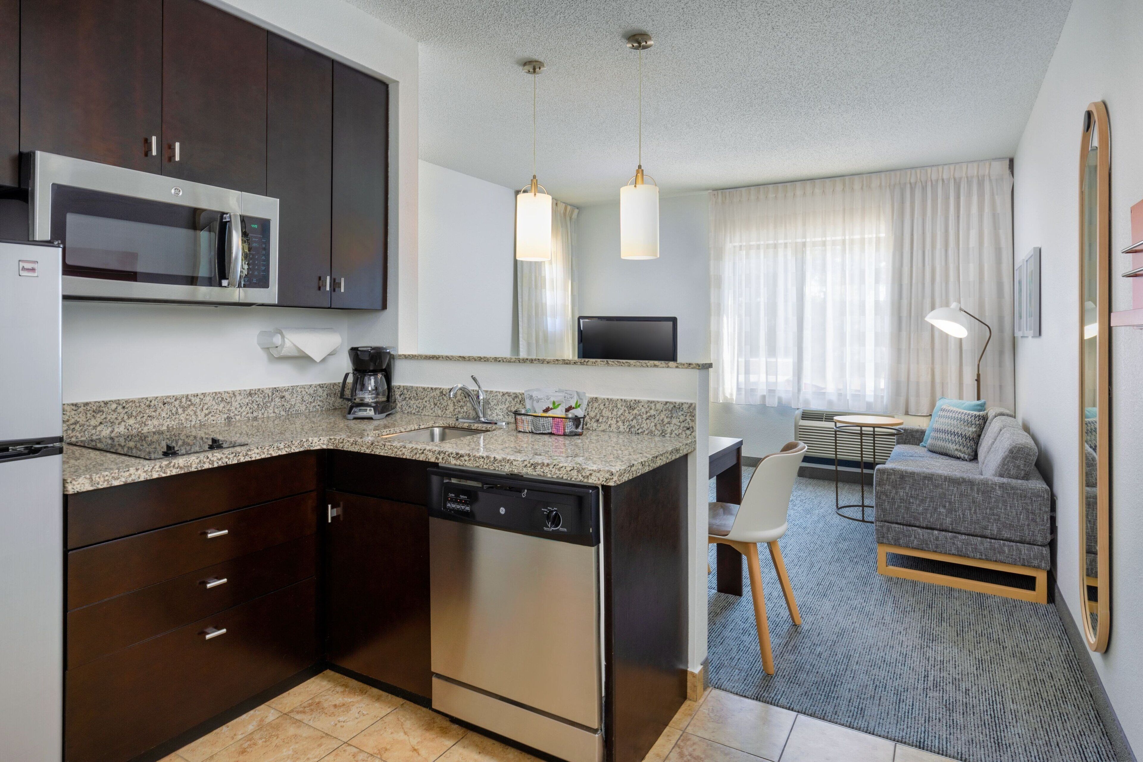 suite, 2 bedrooms | desk, blackout curtains, iron/ironing board, free cots/infant beds