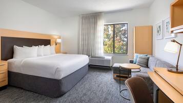 Studio, 1 King Bed with Sofa bed | Desk, blackout drapes, iron/ironing board, free cribs/infant beds