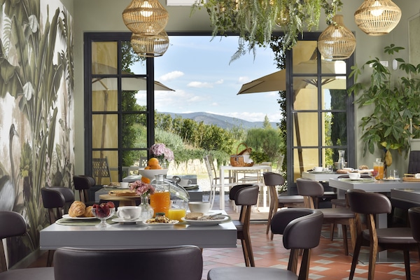 Colazione a buffet, servita tutte le mattine (14 EUR a persona)