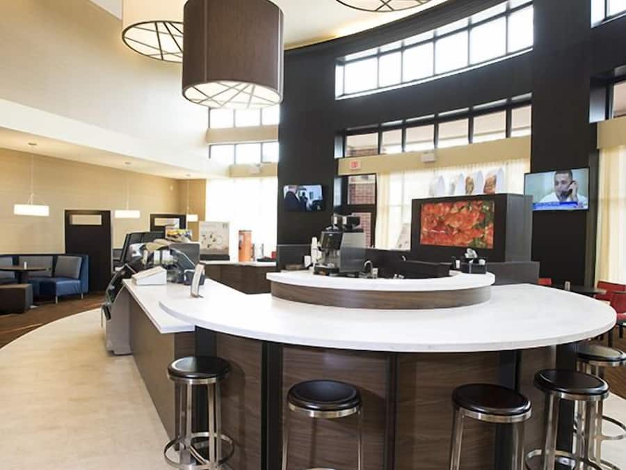 Daily cooked-to-order breakfast (USD 10.00 per person)