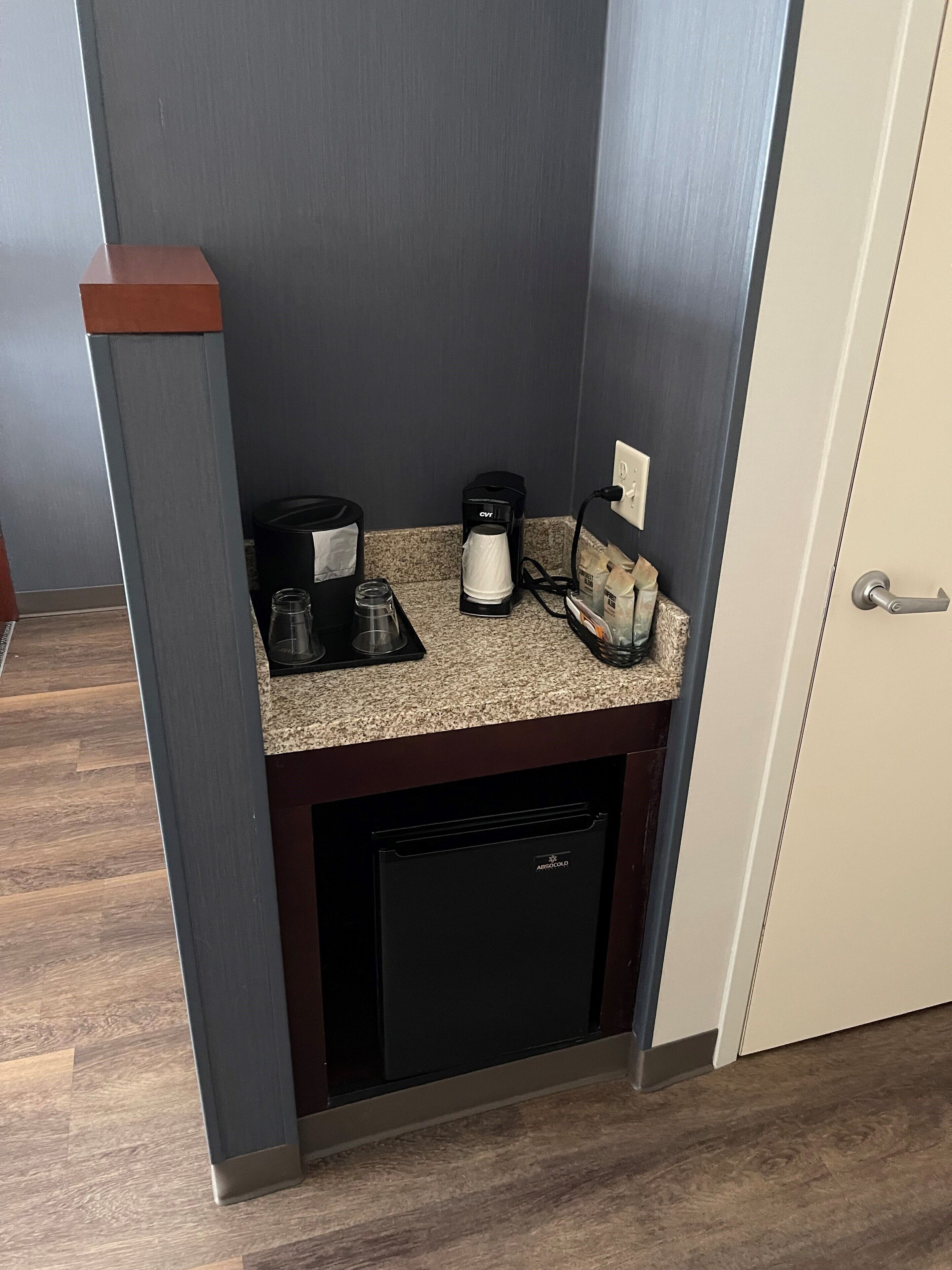 room, 1 king bed with sofa bed (mobility/hearing access, roll-in shwr) | down duvets, pillow-top beds, desk, laptop workspace