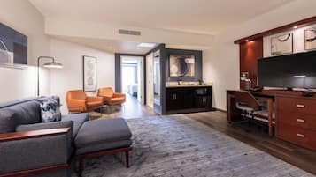 Suite, 1 Bedroom, Non Smoking | Living room | 32-inch TV with digital channels, Netflix