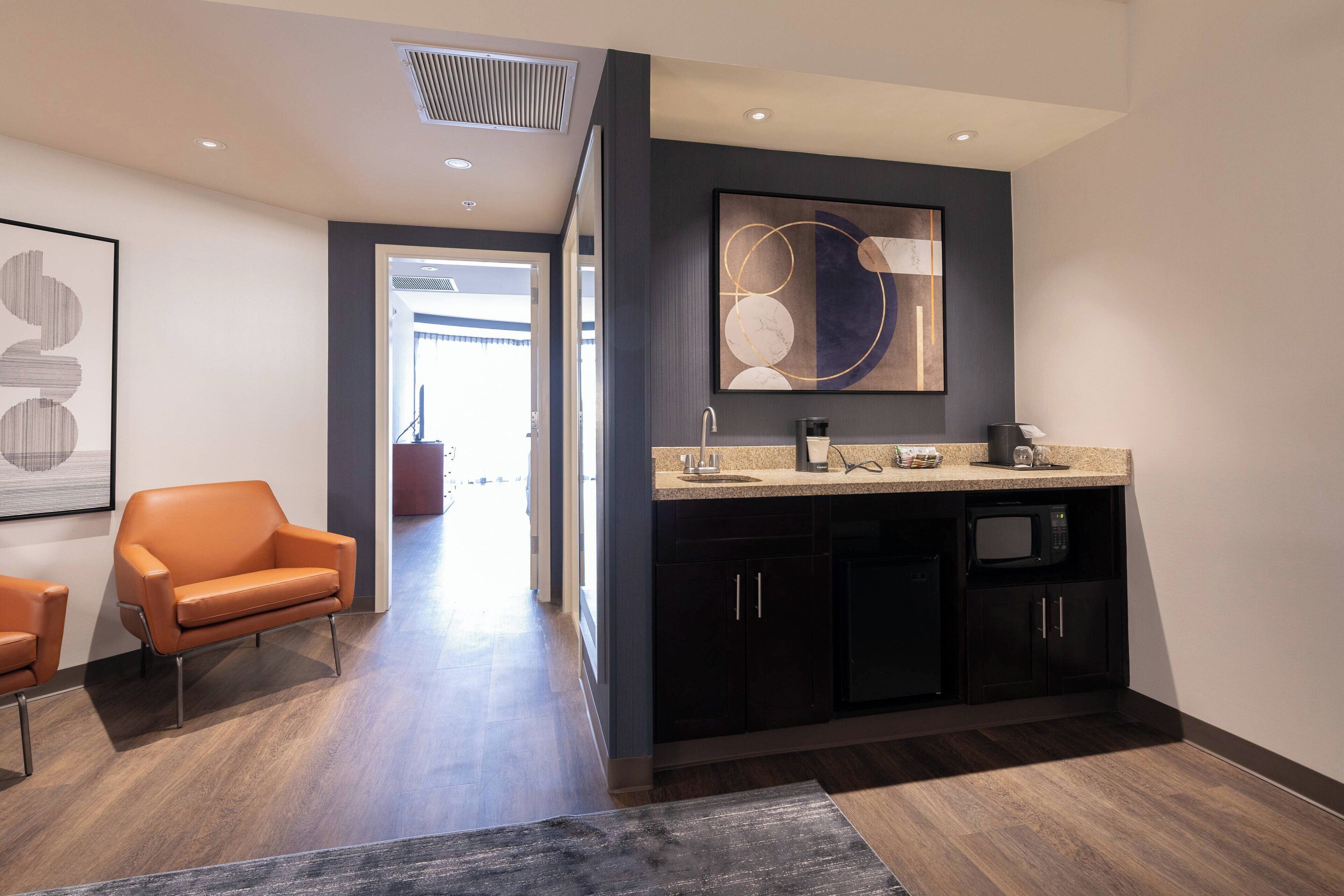 suite, 1 bedroom, non smoking | bar (on property)