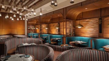 2 restaurants; breakfast, lunch, and dinner served