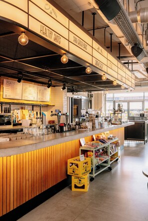 Frokost, lunsj og middag serveres