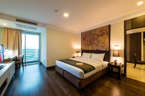 In-room safe, desk, laptop workspace, iron/ironing board - Jasmine Grande Residence (Bangkok)