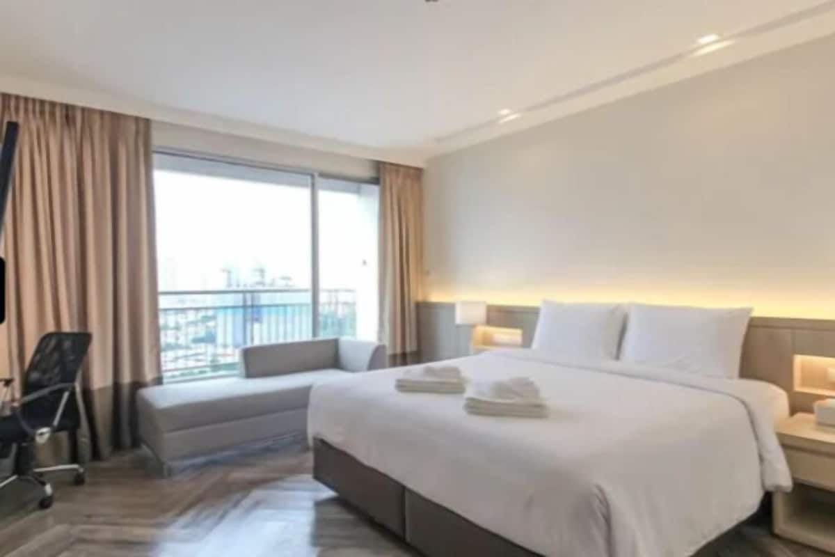 3 bedrooms, in-room safe, desk, laptop workspace