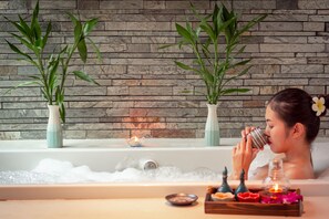 Deluxe with Thai Spa Package | Kylpylä | Thai-hierontaa