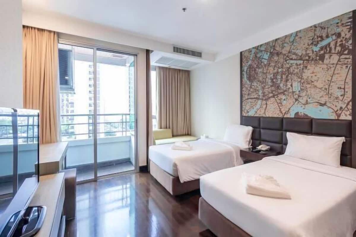 3 bedrooms, in-room safe, desk, laptop workspace