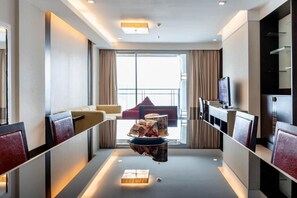 Caja de seguridad en la habitación y escritorio 