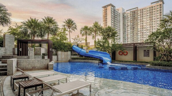 Outdoor pool - Jasmine Grande Residence (Bangkok)