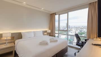 Jacuzzi Suite 1 Bedroom | 3 多间卧室、客房内保险箱、办公桌、笔记本电脑工作区
