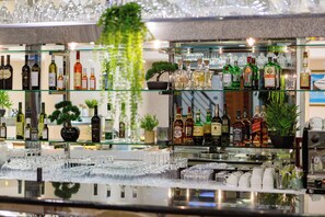 Bar (on property) - KINGS PARK HOTEL (Podgorica)