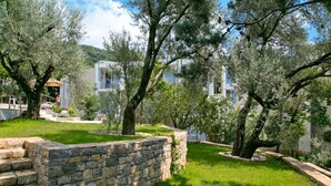 Property grounds - Hotel Castellastva (Petrovac)