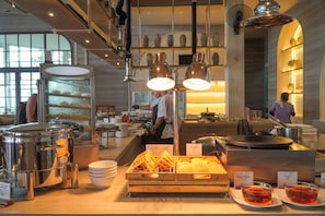 Daily buffet breakfast (THB 600 per person)