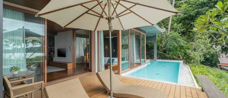 Pool Villa Suite | Minibar, värdeförvaringsskåp på rummet, skrivbord och gratis wi-fi