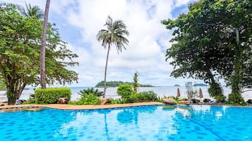 2 piscinas al aire libre, sombrillas, tumbonas
