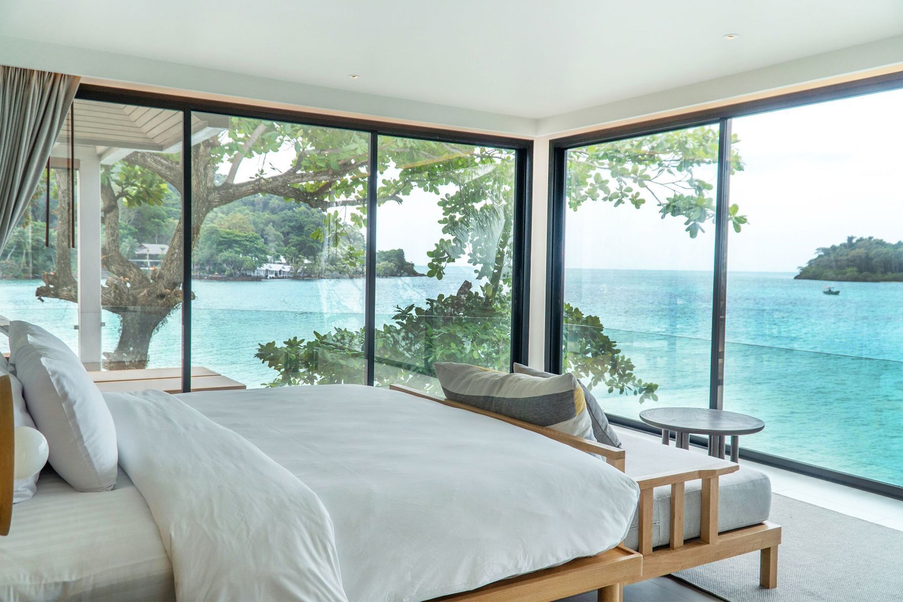 Minibar, coffres-forts dans les chambres, bureau, Wi-Fi gratuit